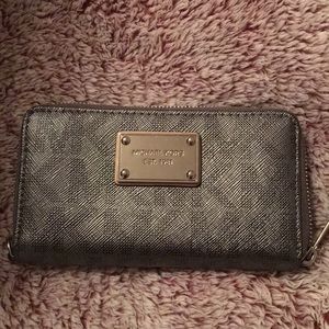 Michael kors silver mini signature wallet!
